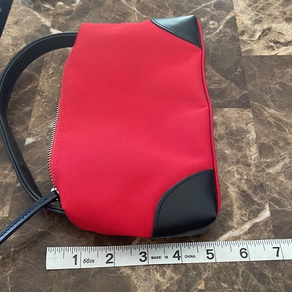 Oscar de la Renta - Picture 2 of 10